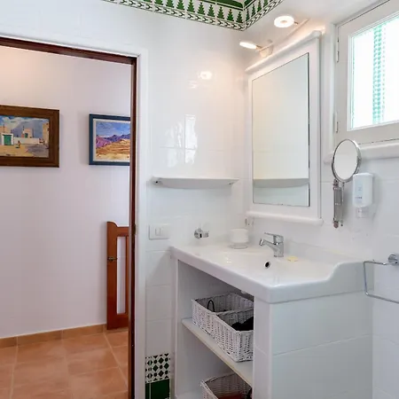 Chalet Caracolillos, La Casa *